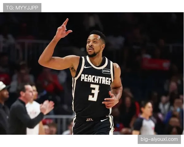 CJ麦科勒姆凭借精准挡拆拉开防线 提升球队关键得分效率