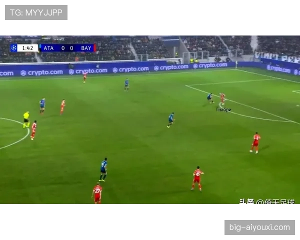 拜仁慕尼黑高位压迫战术下，防线空当频现，反击风险加剧