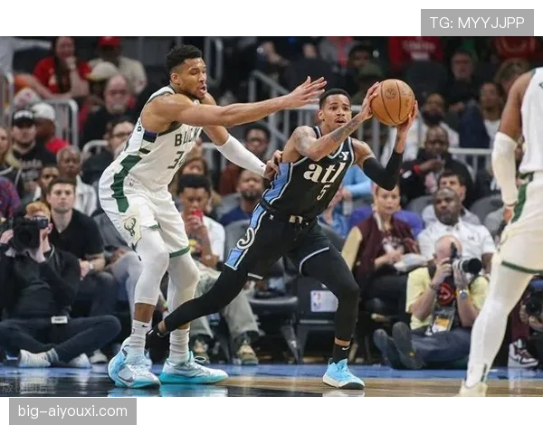 米德尔顿无球跑位制造空位，较字母哥更稳定外线